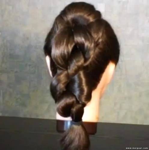 Стильная прическа для длинных волос за 1 минуту