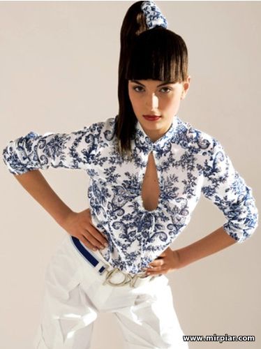 Блузка с вырезом-качели - выкройка № 119 из журнала 4/2021 Burda – выкройки блузок на BurdaStyle.ru